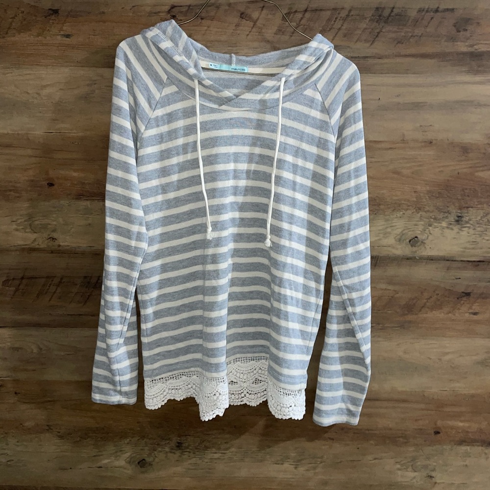 🌵Grey and White Striped Hoodie